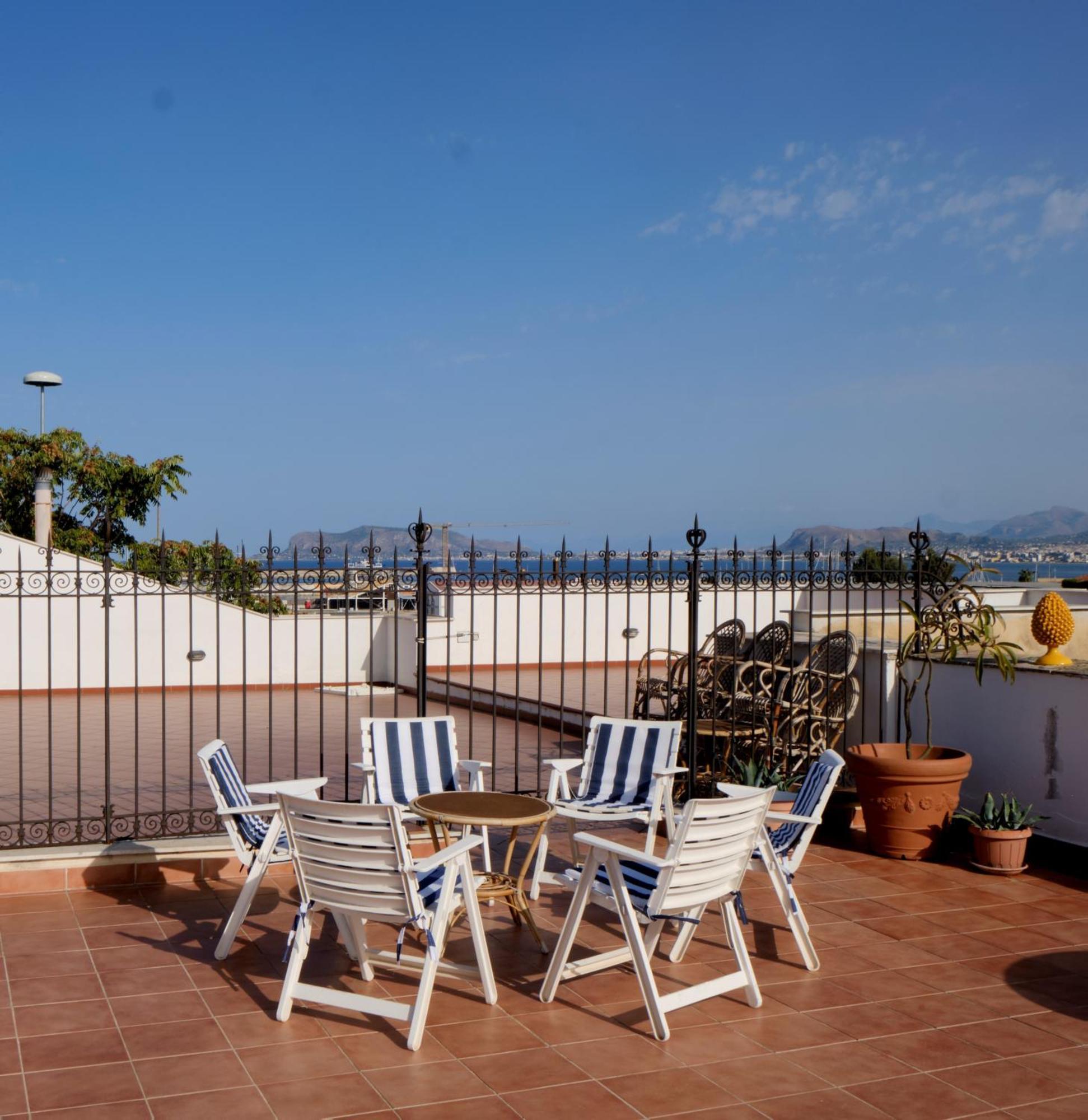 Attico Con Terrazza Sul Porto Apartment Palermo Exterior photo